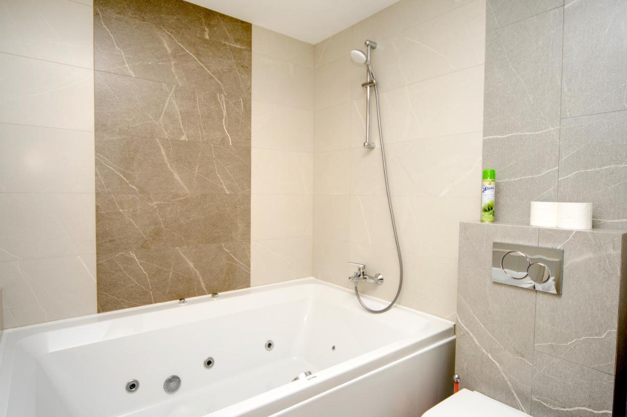 Arena Apartments Kiev Luaran gambar