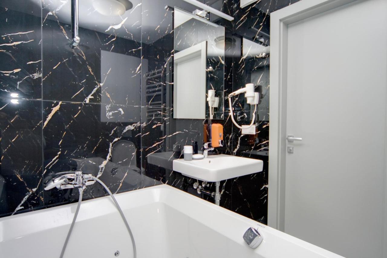 Arena Apartments Kiev Luaran gambar