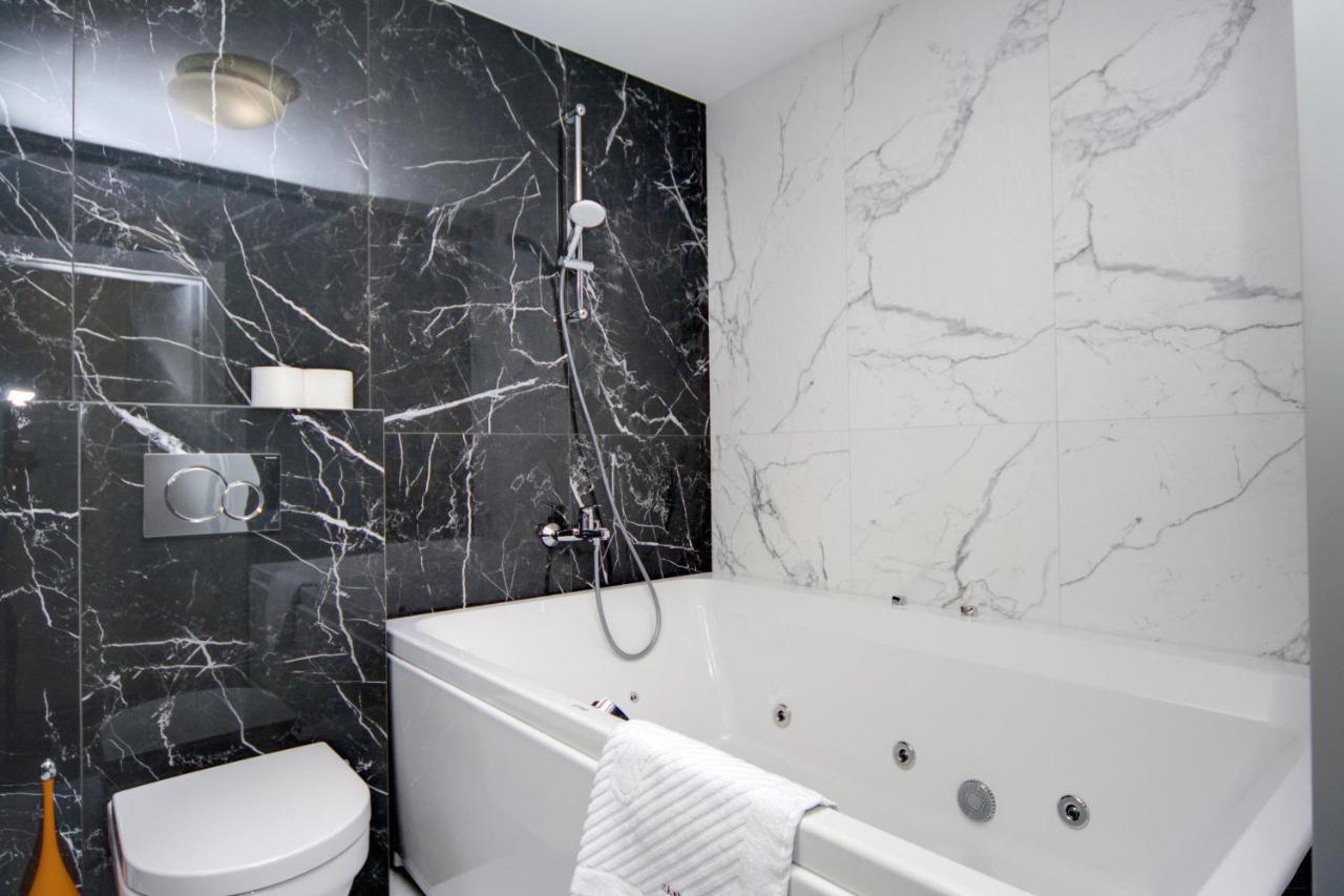 Arena Apartments Kiev Luaran gambar